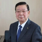 刚上任2个月就传噩耗 67岁市长离奇陈尸排水沟