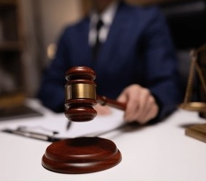 judges-gavel-law-hammer-firm-260