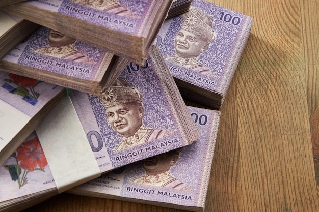piles-one-hundred-malaysia-ringg