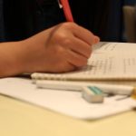 学生未准时到校被罚抄课文 家长怒告学校索赔200万