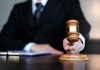 19岁少女策划假绑架 向母亲勒索赎金被控