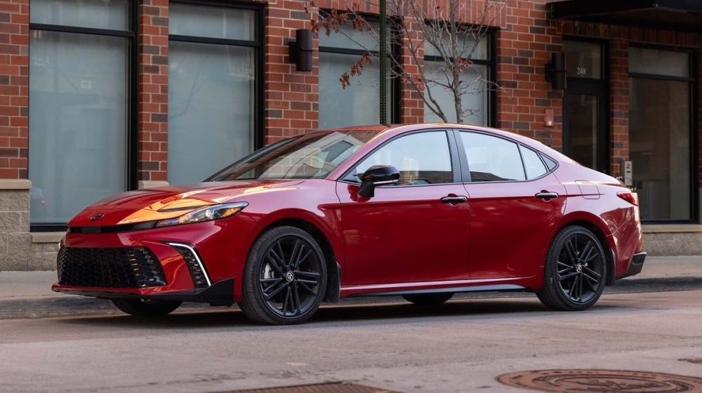 2026-toyota-camry-se-hybrid-nigh