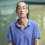 华裔司机未确认乘客下车 72岁女工跌倒重伤不治