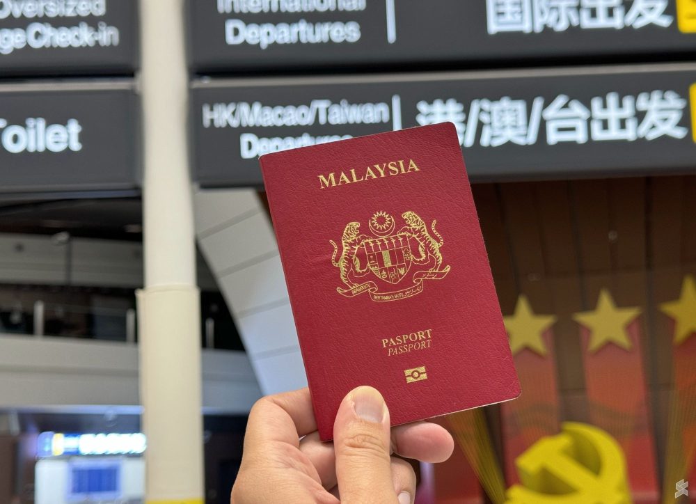 241125-malaysia-passport-china-v