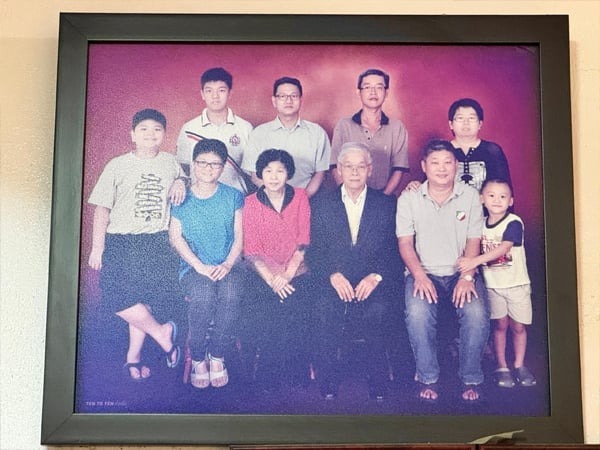 260722CMKfb58e-ST260721OYMA04-Funeral_Old-Couple