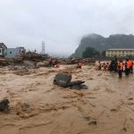 暴雨引发洪水土崩 造至少4人死亡