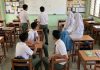 在校内不断骂粗话惹议 学生:从我妈妈那边学来的