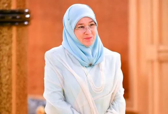 41616364819_tunkuazizah