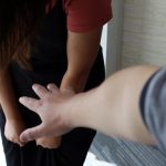 看诊被要求拥抱、额头相碰 女病患忍9年后报警
