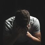 求职一路碰壁还背一身债 男子:读大学是我最后悔的事