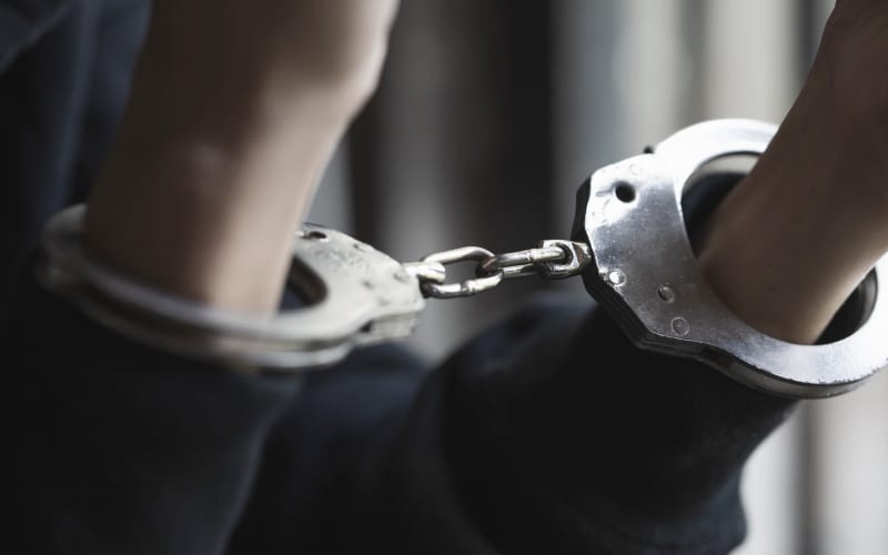 4LEOGHK_handcuffs_jpg