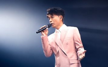 李克勤晒儿子拍MV成果 满脸骄傲藏不住