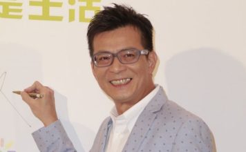 男星哽咽落泪 沉寂4年终于复出