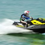 女子遭水上摩托车撞飞 救上岸时已无呼吸心跳