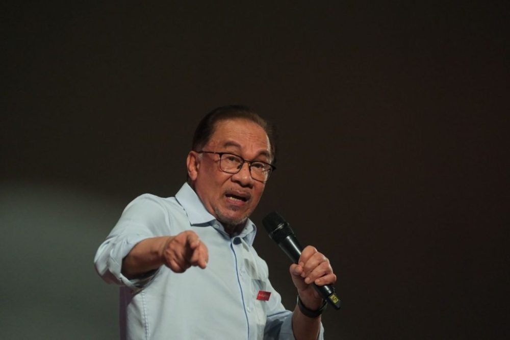 Anwar-Ibrahim-confident-of-simple-majority-in-Malaysia-polls
