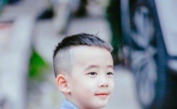 Jasper生日照曝光 昔日萌娃变帅少年