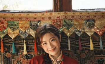最美人妻新疆直播带货 牙齿细节意外成焦点