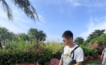 罗子溢化身暖爸 带儿女探班宠妻放闪