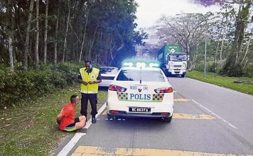 掐死13岁继女藏尸车尾 华裔男逃死刑改坐牢30年