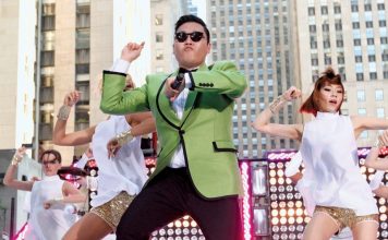 看PSY演唱会跳到爆红 女学生当场被星探相中