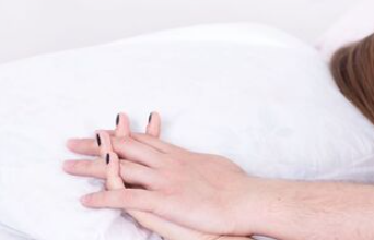 男子操控妻子十八个月 强迫她与上百名男人XX