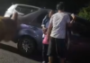疑酒驾闯住宅区连撞两车 男子站立不稳遭居民制伏