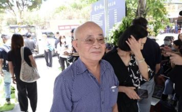 白发人送黑发人 傅子纯父亲现身送别