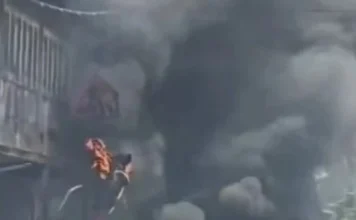 无脑RXZ骑士闯红灯惹祸 摩托相撞起火男童严重烧伤