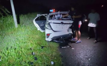 摩托猛撞停路边轿车尾 18岁青年送院抢救不治