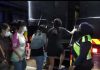 水疗中心变淫窟 执法员破门逮人