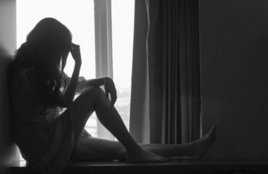 broken-heart-woman-crying-alone