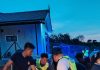 轿车无故失控冲入河中 司机受困车内不幸溺毙