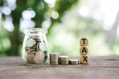 close-stack-coin-wooden-tax-260n