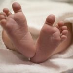 狠母弃女92小时外出玩乐 19月大女婴瘦剩4.7公斤身亡