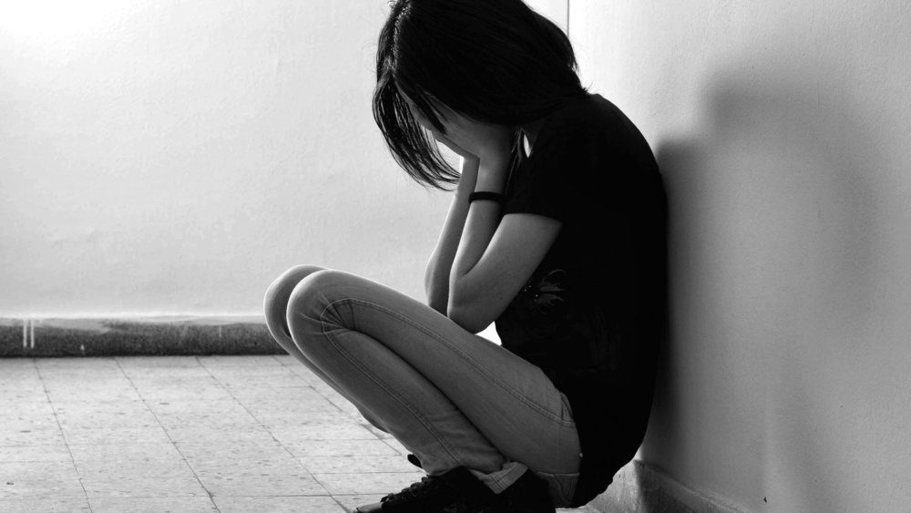 depressedwomanfeelingalone