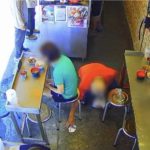 女子吃猪脚饭太专心 现金掉光被捡走都不知