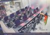 轻推椅子五台电脑全倒 老板却不让清洁女工赔偿