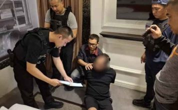 前男友潜入屋内偷窃 撞见一家三口后持刀灭门