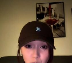 打匹克球后击拍变了调 华裔女称遭男搭档触碰臀部