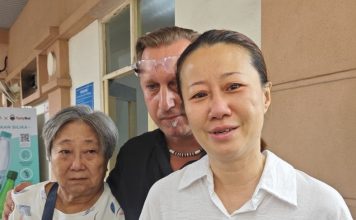 18岁华青倒卧屋顶身亡 母亲劝年轻人:有心事不要一个人扛