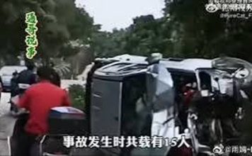 载15人皮卡车失控翻坠山沟 伤亡惨重酿8死7伤