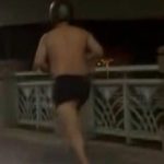赌挪威进四强失败 男子戴头盔穿内裤街头狂奔