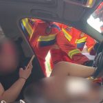 女子脚卡方向盘缝隙 挣扎2小时报警求别发上网