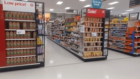 grocery-aisle-full-products-260n