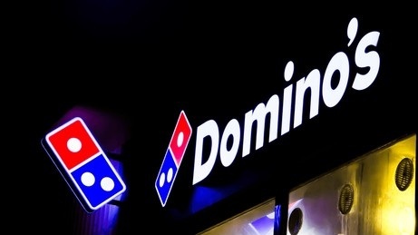 illuminated-dominos-pizza-storef
