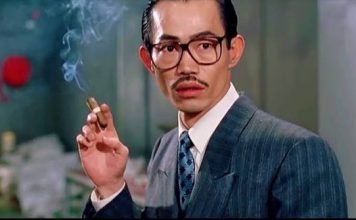 元华惊喜现身浪中岛 粉丝狂求合照