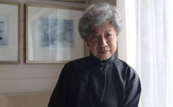 罗兰认身体大不如前 跌倒住院又失聪