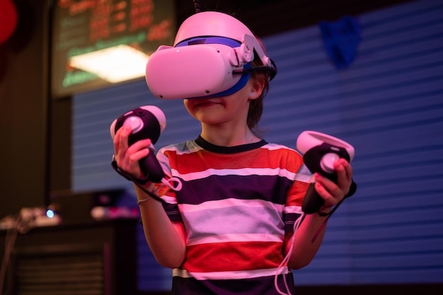 vr-game-virtual-reality-kid-boy