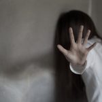 网购“九尾狐仙”佛牌 2少女遭网红诱骗侵犯