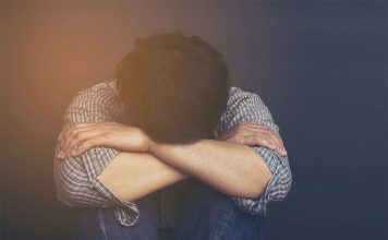 多次侵犯15岁少年 26岁女老师被判监禁